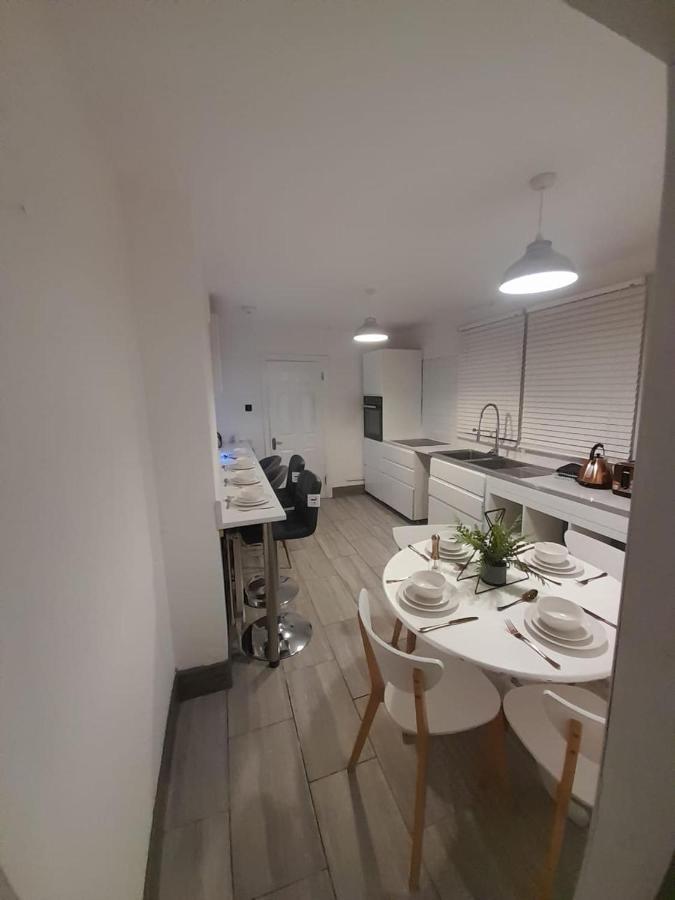 3-Bed House In London Self-Contained In Ladywell Villa Esterno foto