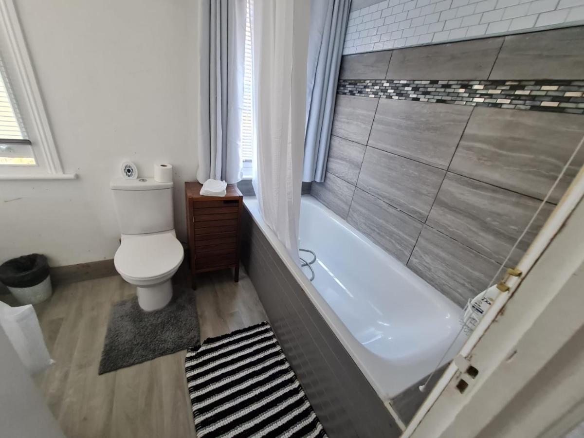 3-Bed House In London Self-Contained In Ladywell Villa Esterno foto