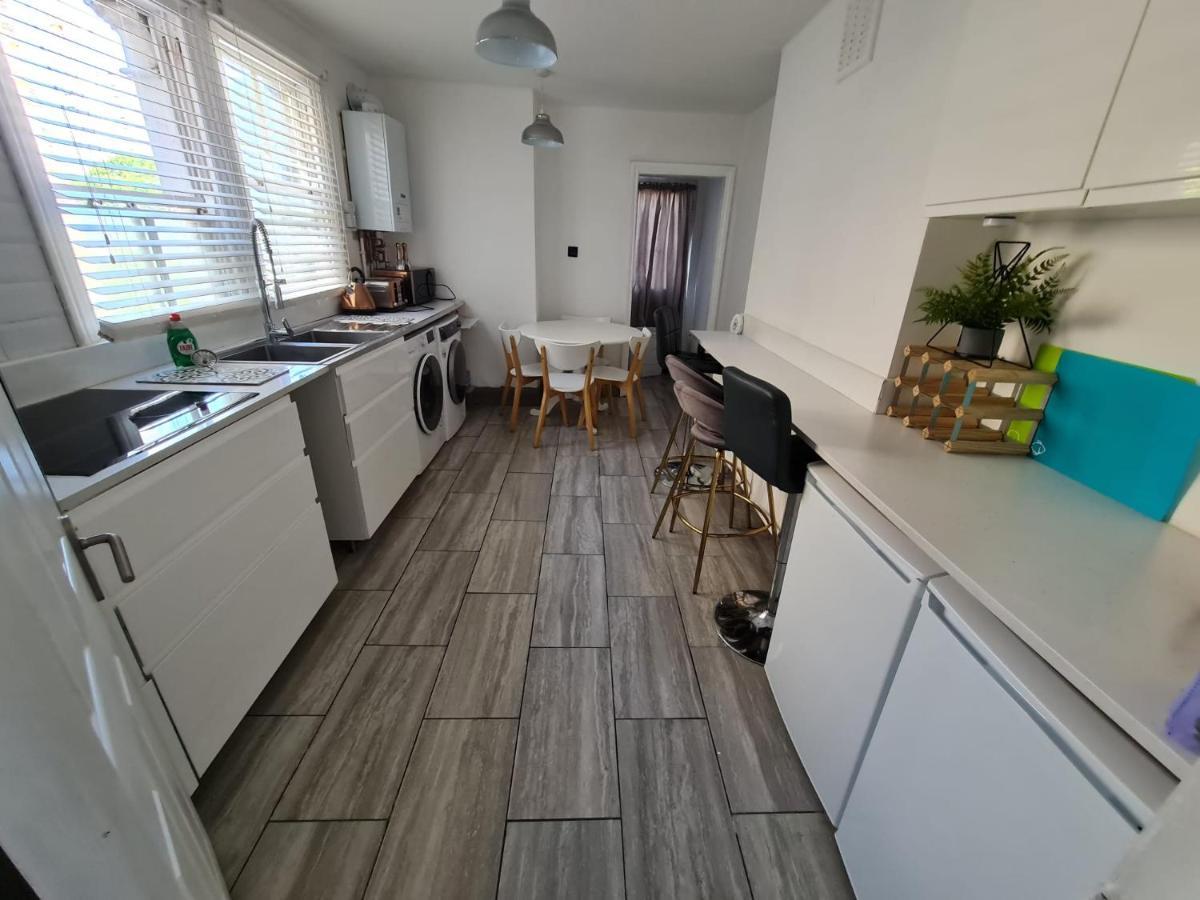 3-Bed House In London Self-Contained In Ladywell Villa Esterno foto