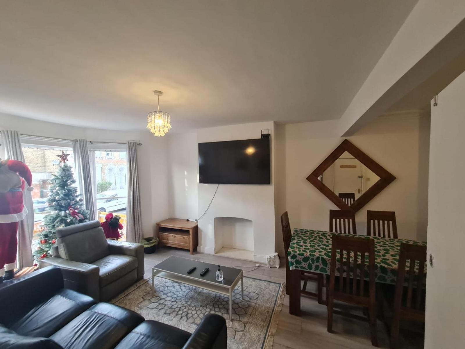 3-Bed House In London Self-Contained In Ladywell Villa Esterno foto