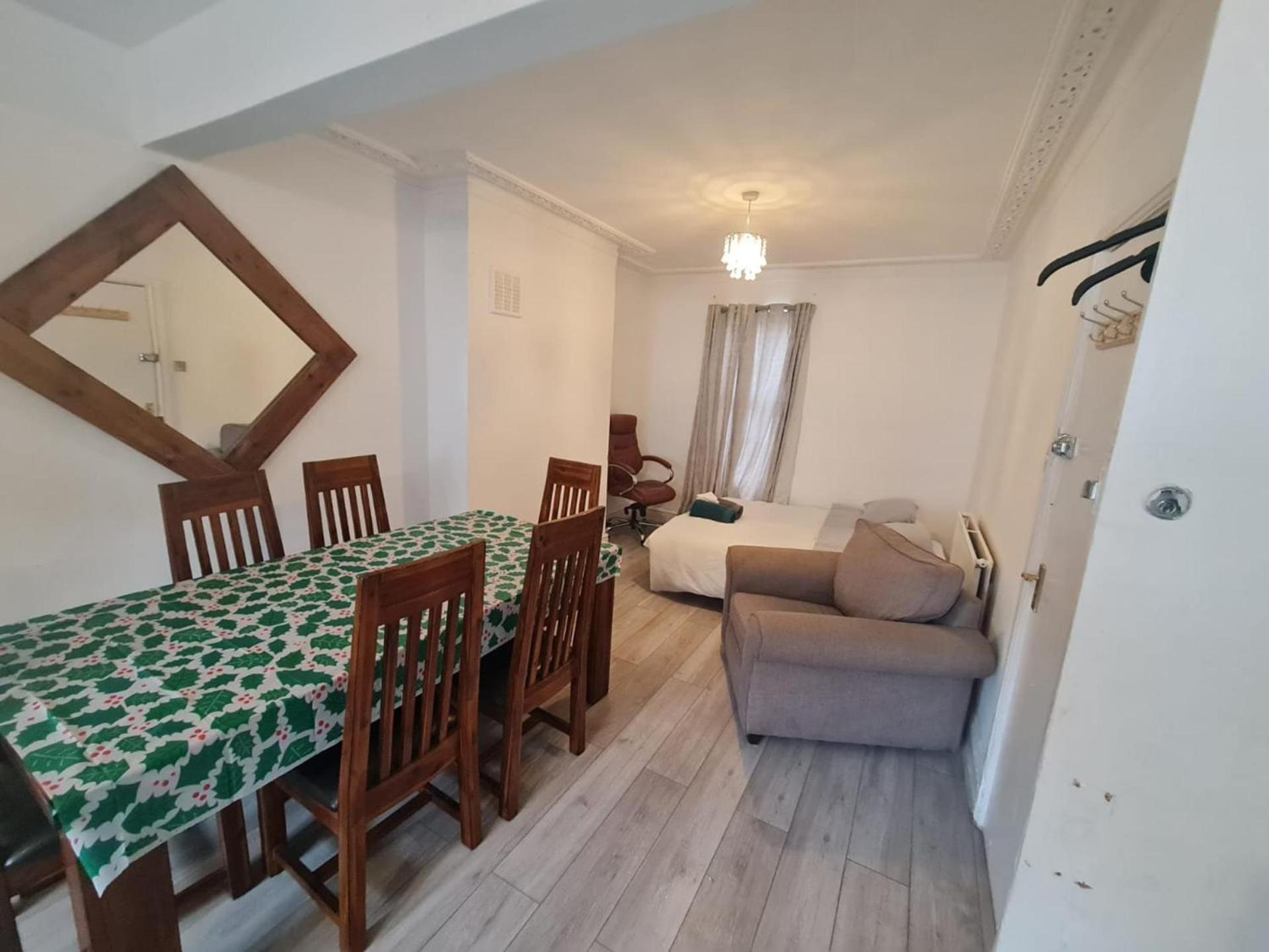 3-Bed House In London Self-Contained In Ladywell Villa Esterno foto